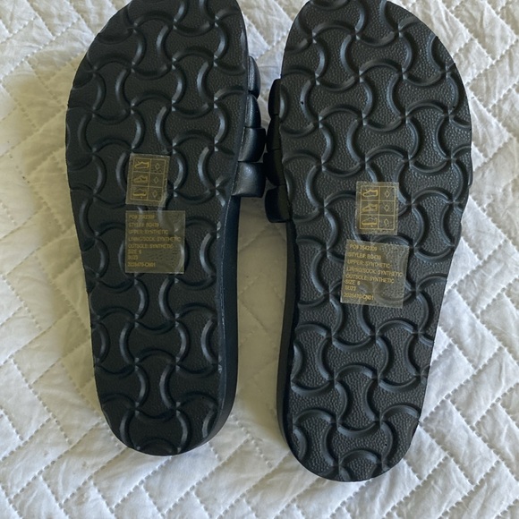 I.Crew Slides - Picture 2 of 4